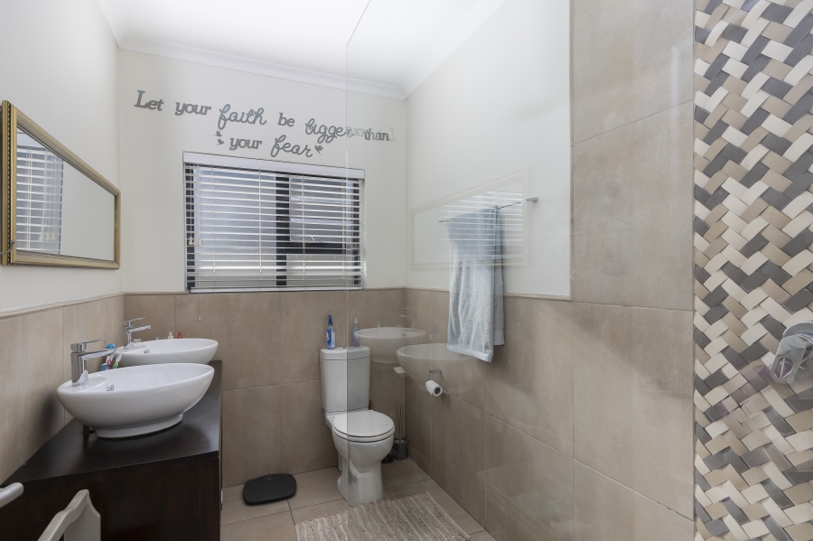 3 Bedroom Property for Sale in Heritage Park Western Cape